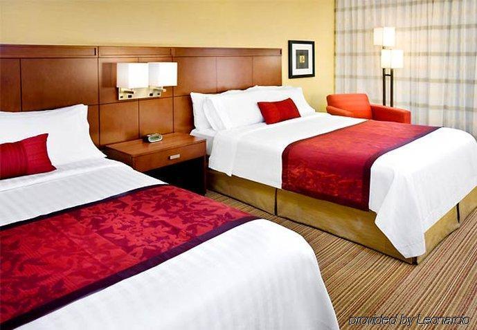 Hotel Courtyard By Marriott Pittsburgh Airport à Coraopolis Chambre photo