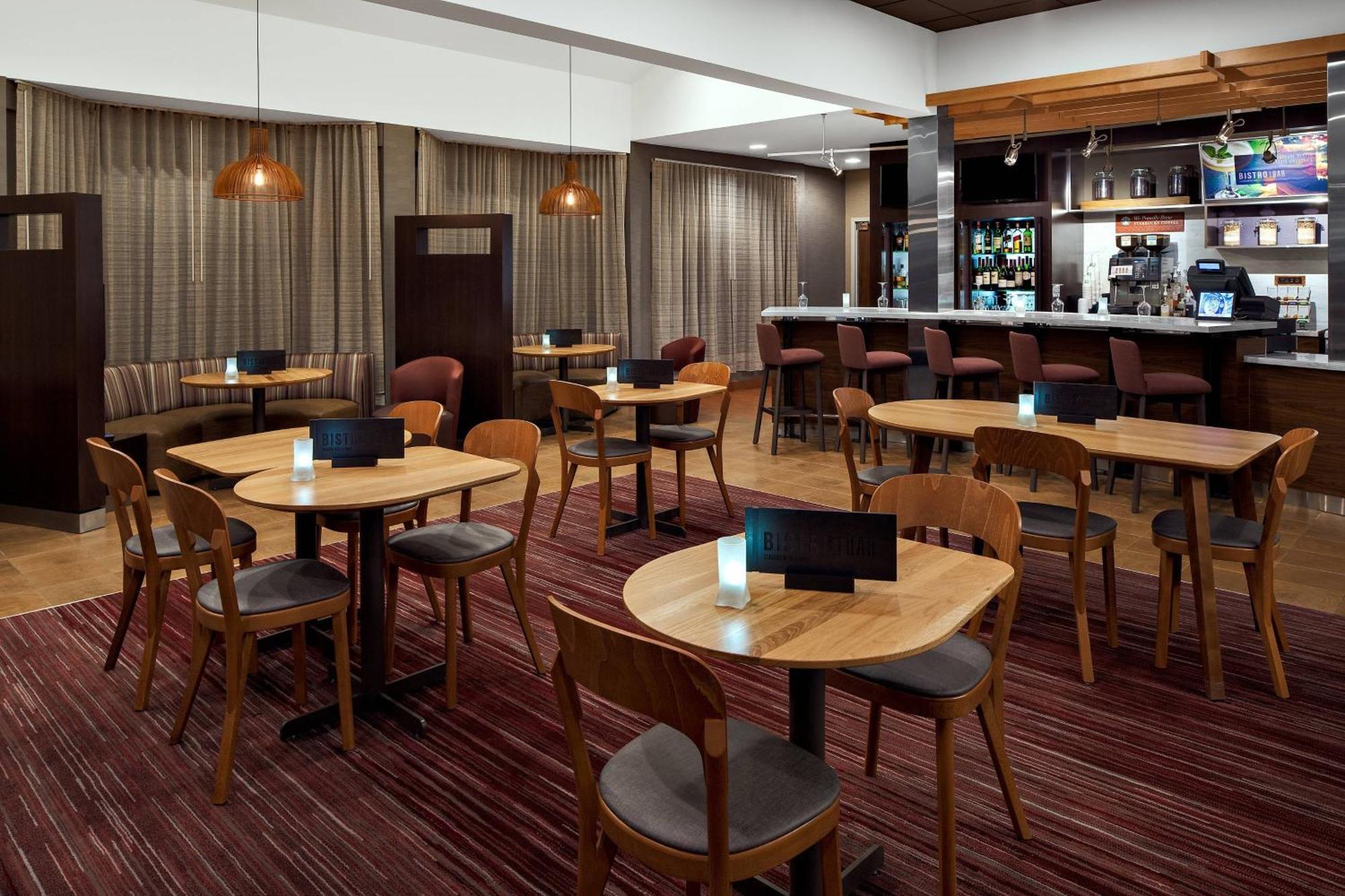Hotel Courtyard By Marriott Pittsburgh Airport à Coraopolis Extérieur photo