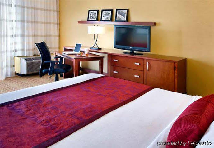 Hotel Courtyard By Marriott Pittsburgh Airport à Coraopolis Extérieur photo