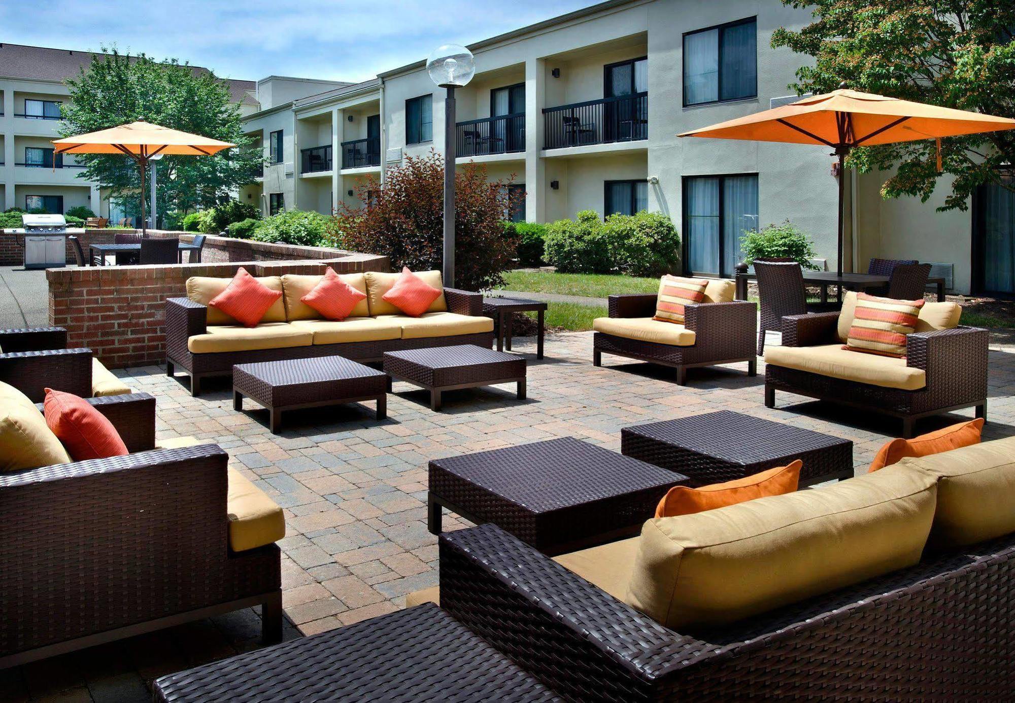 Hotel Courtyard By Marriott Pittsburgh Airport à Coraopolis Extérieur photo