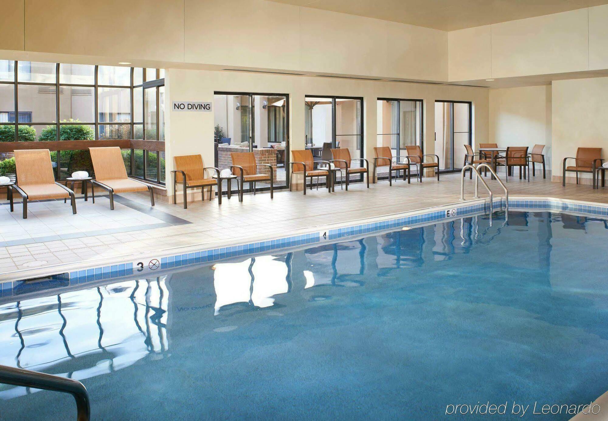 Hotel Courtyard By Marriott Pittsburgh Airport à Coraopolis Extérieur photo